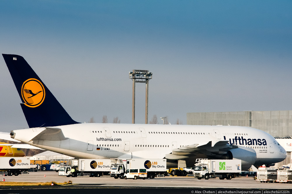 На борту гигантского авиалайнера Airbus A380. Часть 1.